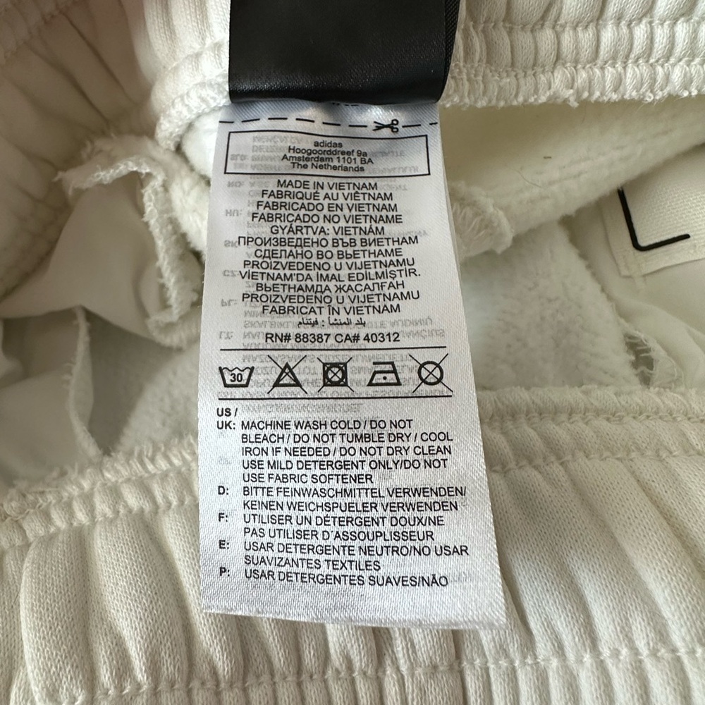 Adidas Women's Cream Shorts with Red Logo - Picture 5 of 7
